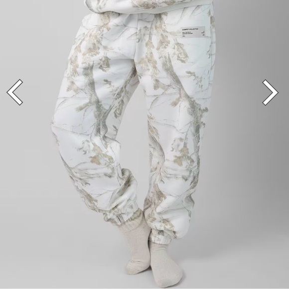 Comfrt Pants - Comfrt camo sweatpants joggers worn once